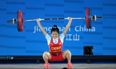 爱游戏:举重亚锦赛：赵金红包揽女子45公斤级三项冠军 打破抓举世界纪录